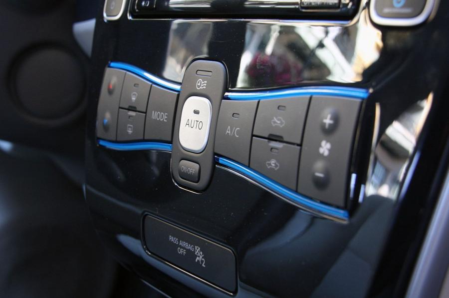  Nissan Leaf 2011 года  (фото 15 из 53)